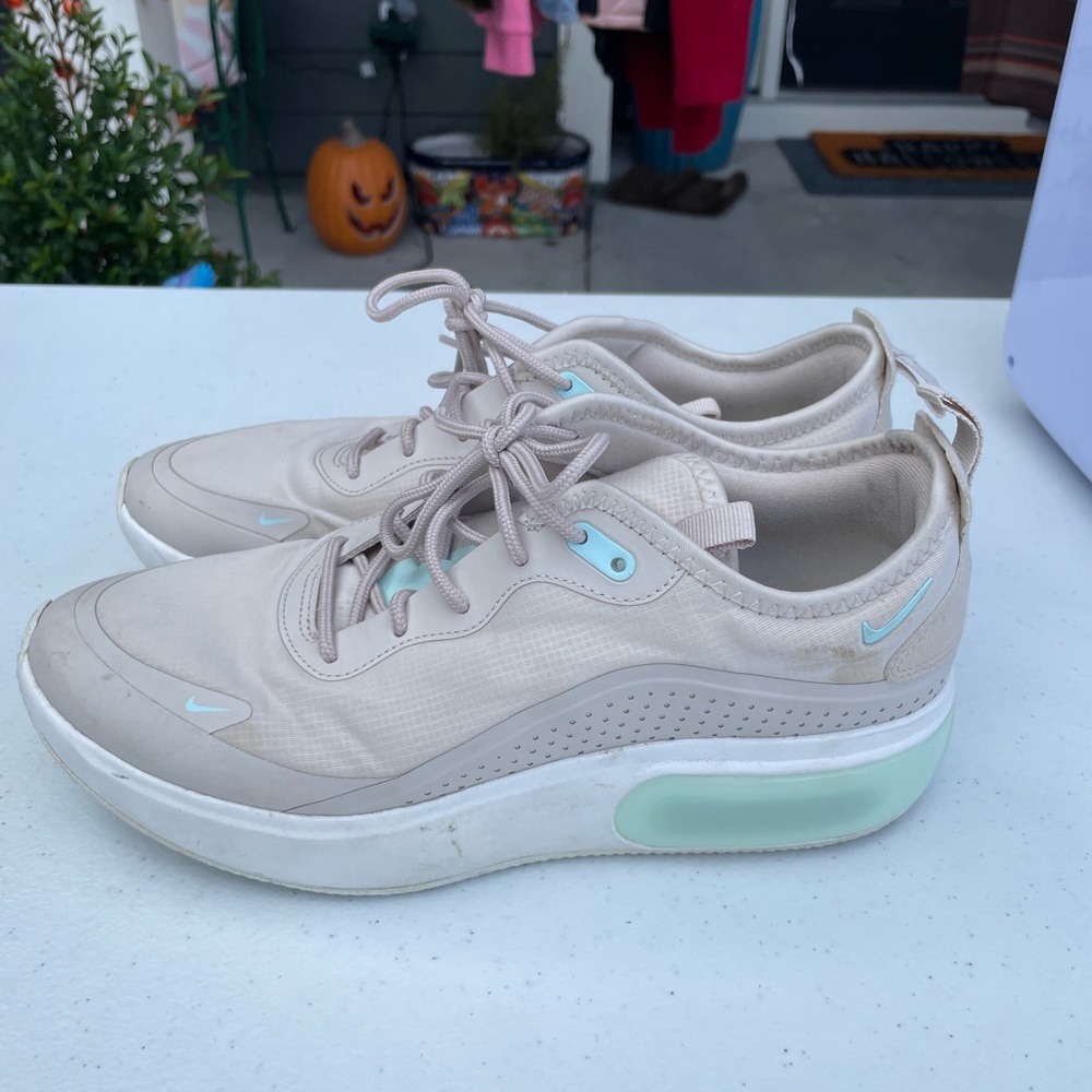 Women’s Nike shoes